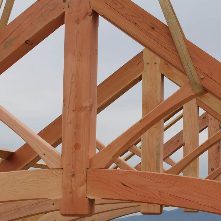 Arched Chord King Post Truss with Struts Installation