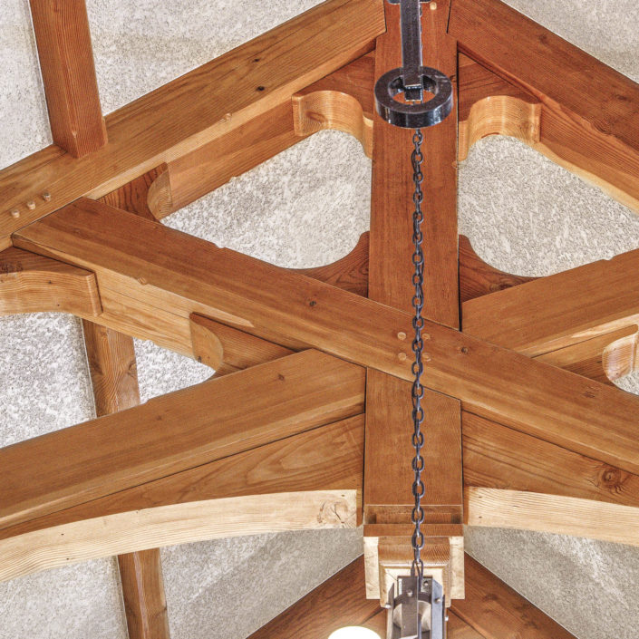 Church Scissor Truss with Curved Supports - Detail